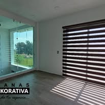 Persianas en ventanales altos